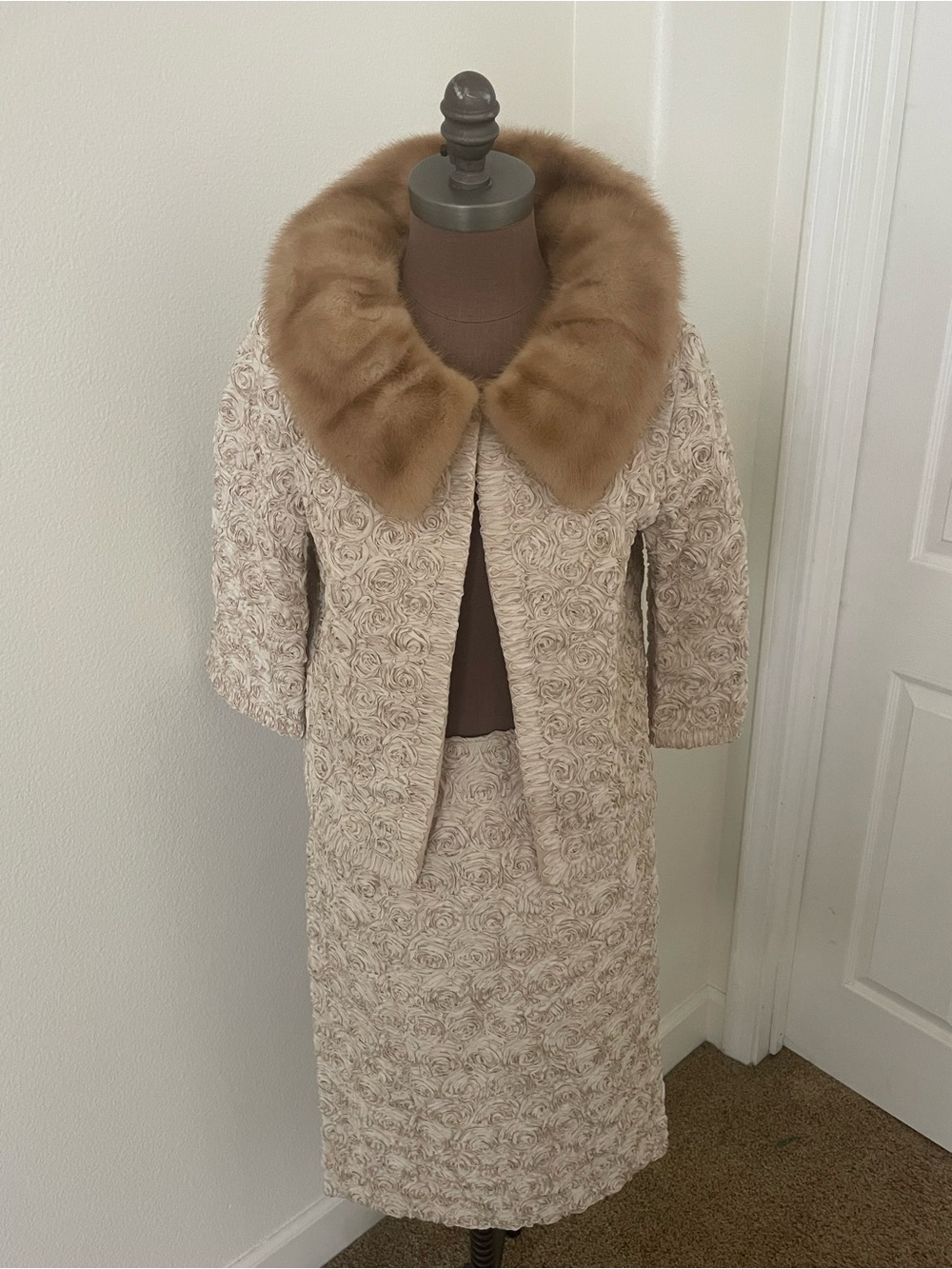 Vintage Maggie Chase Skirt Set with Faux Fur Collar - Picture 2 of 15
